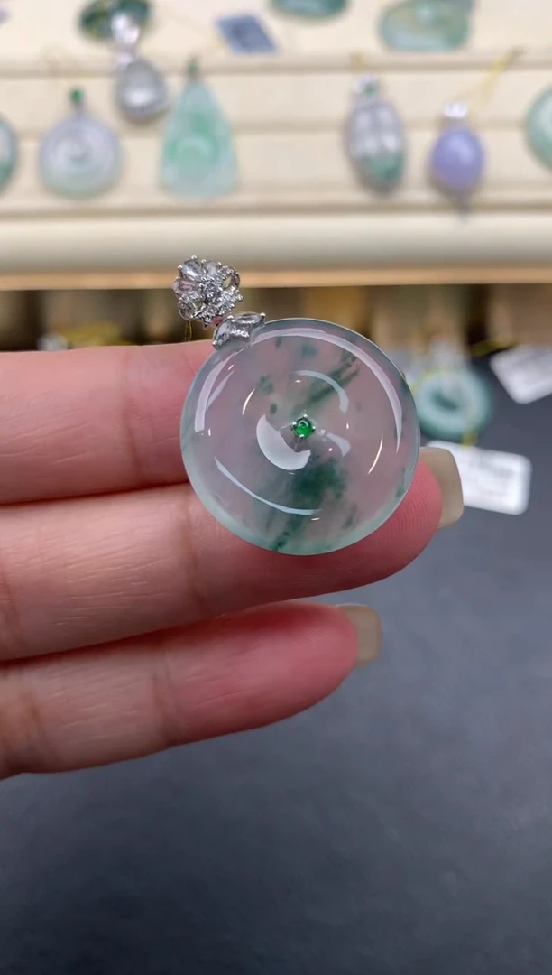 翡翠18K金镶嵌颈饰W563