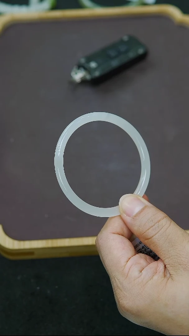 未镶嵌手镯和田玉55圈口  冰白玉叮当镯