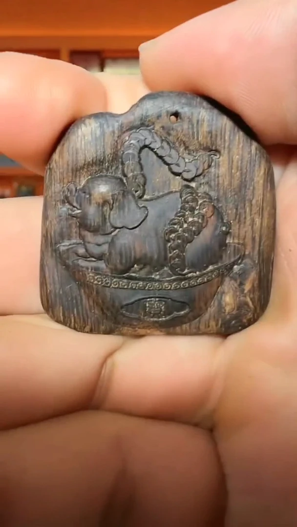 沉香吊坠187号生肖猪多样性发一