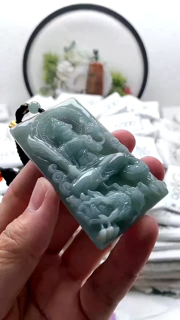 颈饰未镶嵌翡翠虚空藏