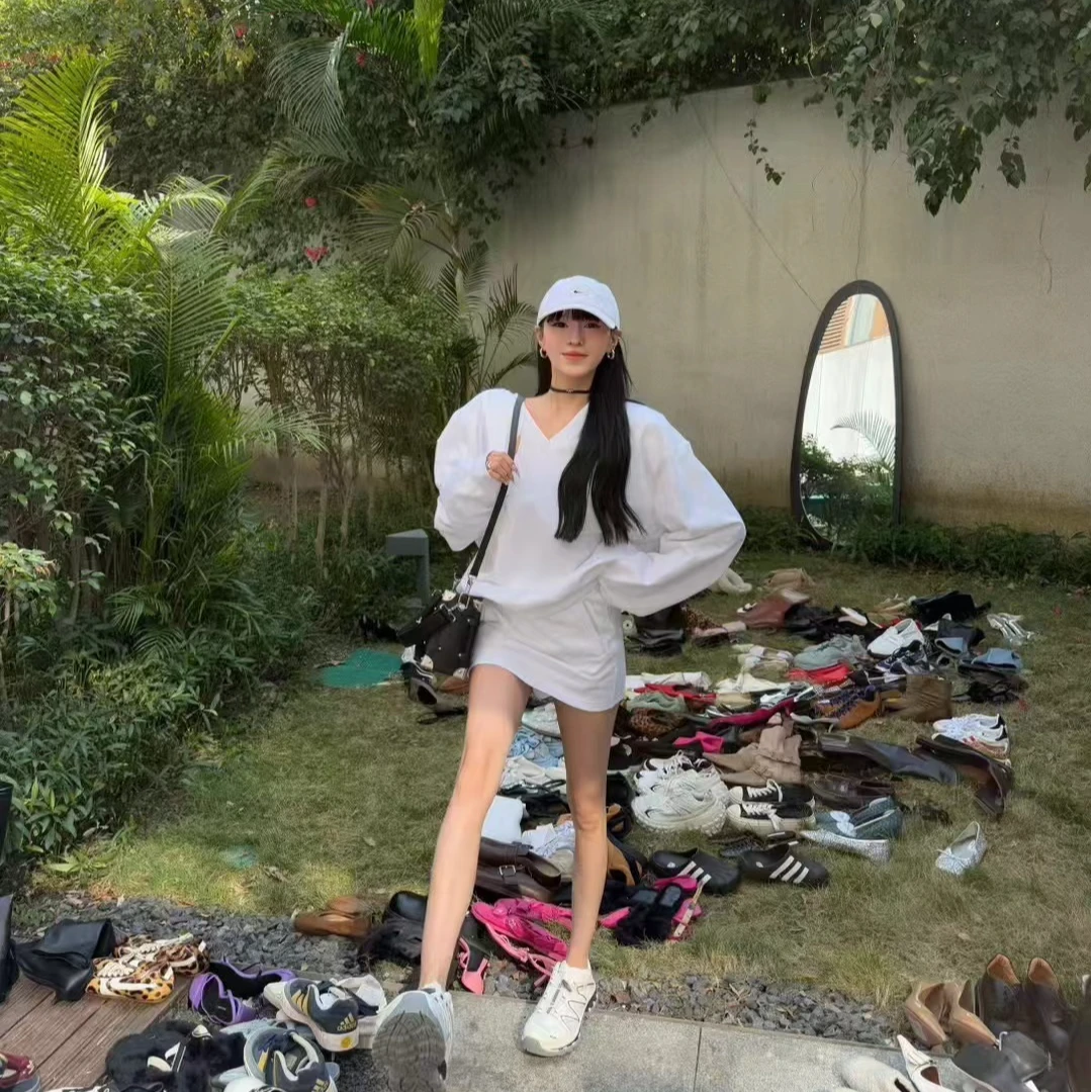 宠儿【2025春款财神韩版V领极简卫衣＋极简百搭时尚半裙】套装