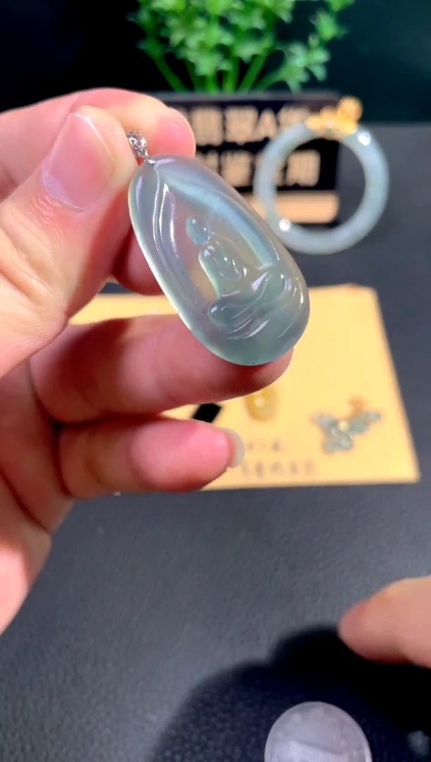 颈饰18K金镶嵌翡翠翡翠