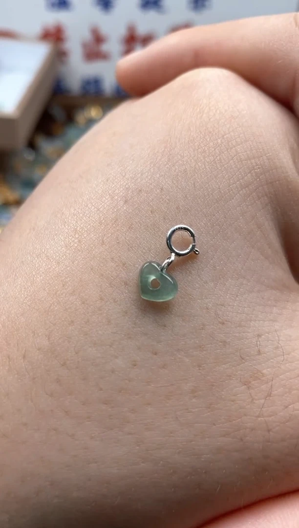 【闪购商品】翡翠颈饰未镶嵌哥哥