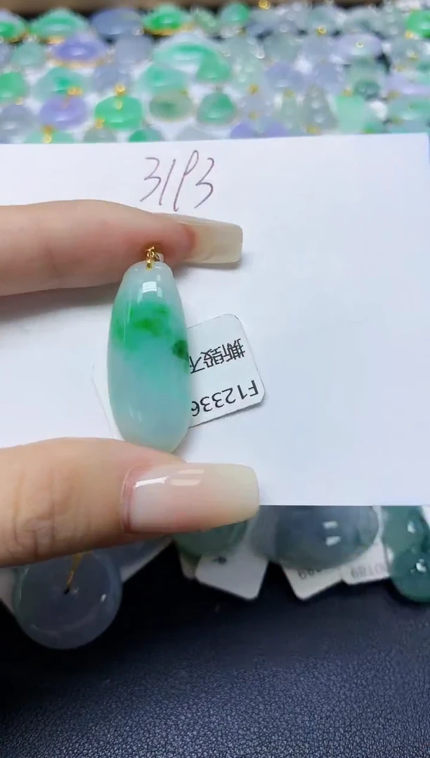 翡翠18K金镶嵌颈饰天然缅甸翡翠A货