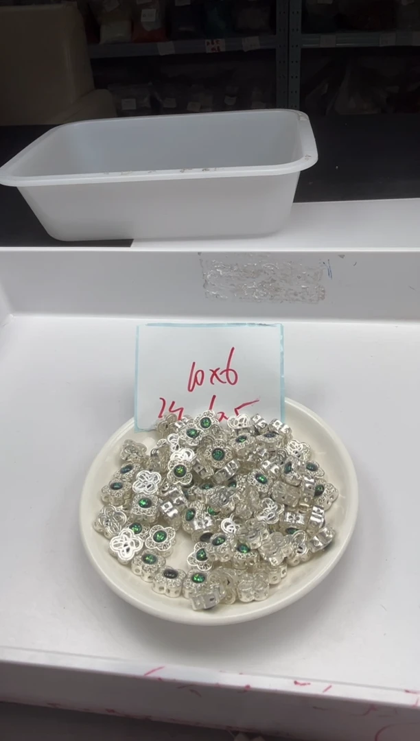 玛瑙/玉髓颈饰银S800镶嵌x1012欧珀银四叶草*3颗