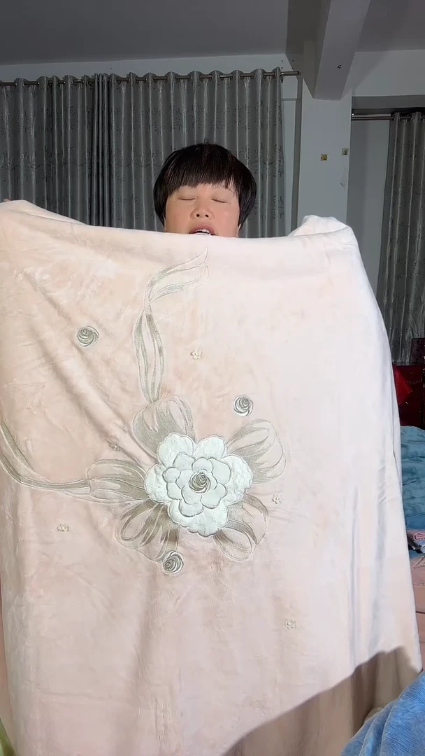 聚酯纤维2.0米花语牛奶绒四件套粉玉