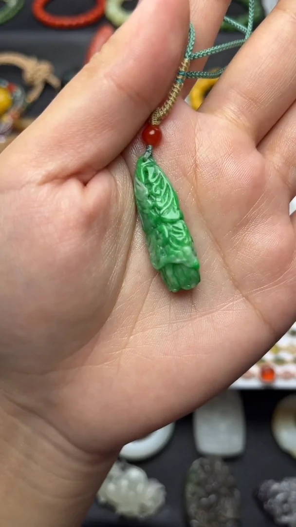 颈饰未镶嵌翡翠玉兰花