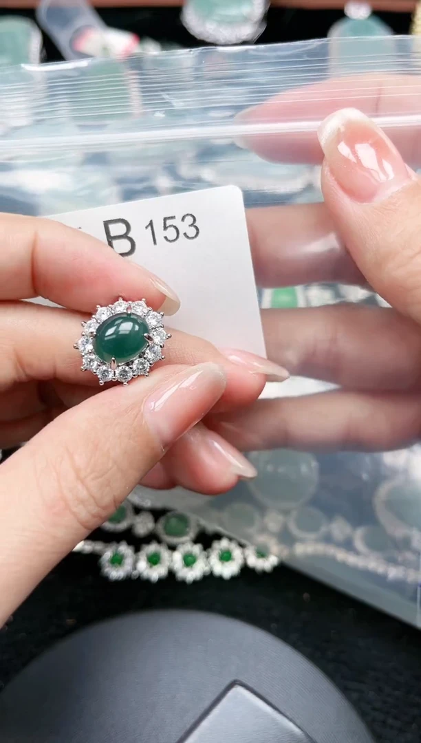 【闪购商品】翡翠颈饰未镶嵌赠皮绳153