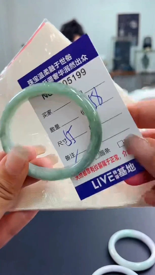 翡翠手镯未镶嵌天然缅甸A货翡翠