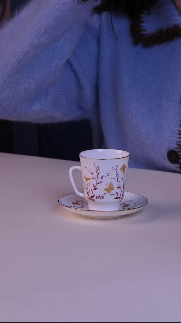 每天早上六点（粉枝杯碟）