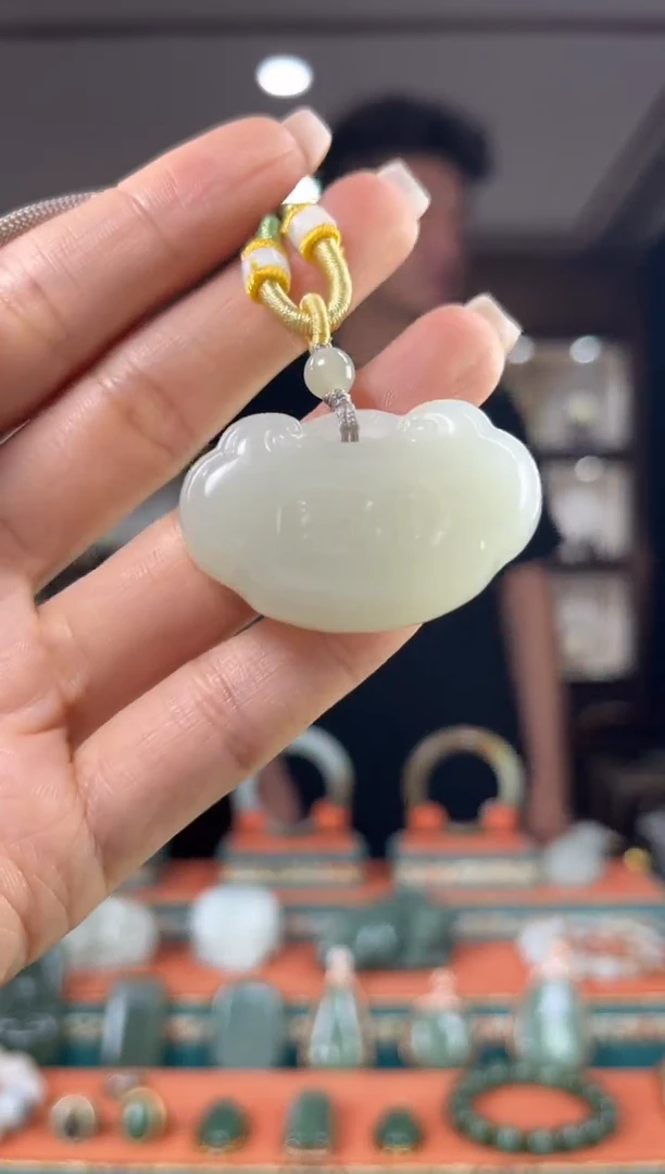 颈饰未镶嵌和田玉佩佩