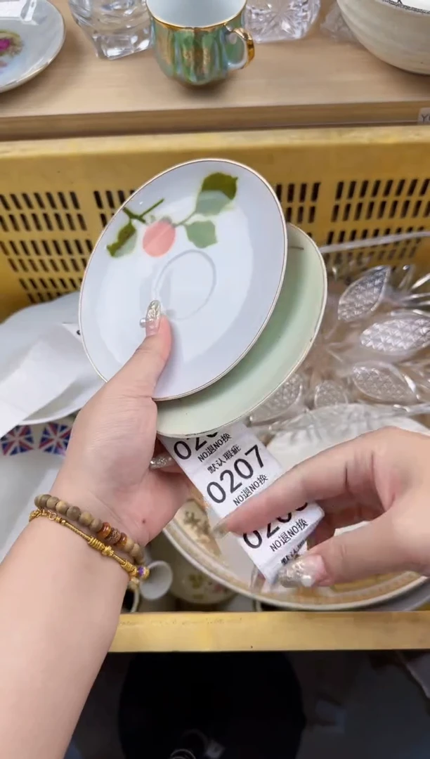 205回流瓷器，默认微瑕，18包邮