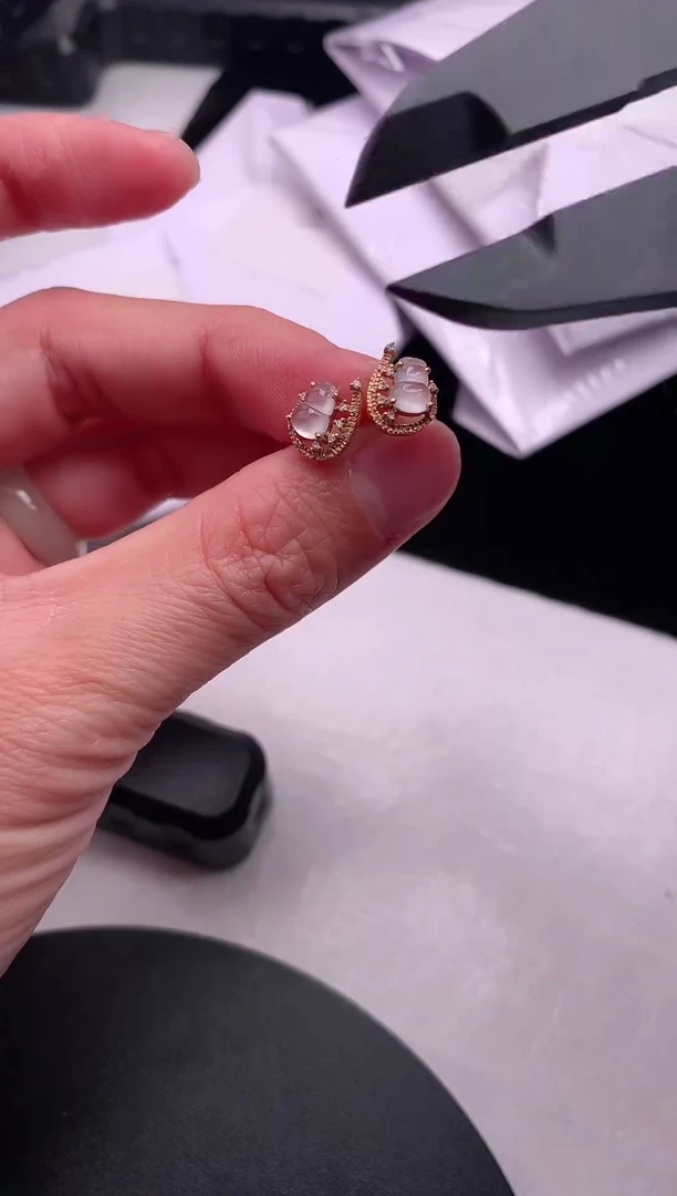 【闪购商品】翡翠颈饰18K金镶嵌翡翠A货18K金镶嵌葫芦耳钉