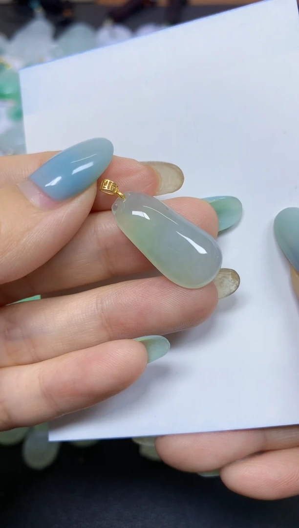 翡翠18K金镶嵌颈饰天然翡翠A货