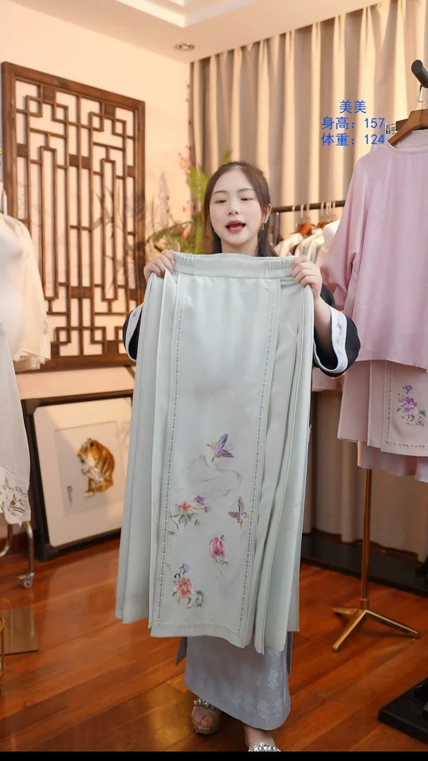 刺绣阅聆刺绣新中式非遗服饰