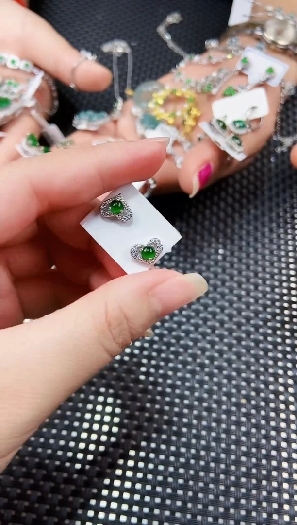 【闪购商品】翡翠耳饰未镶嵌111111111