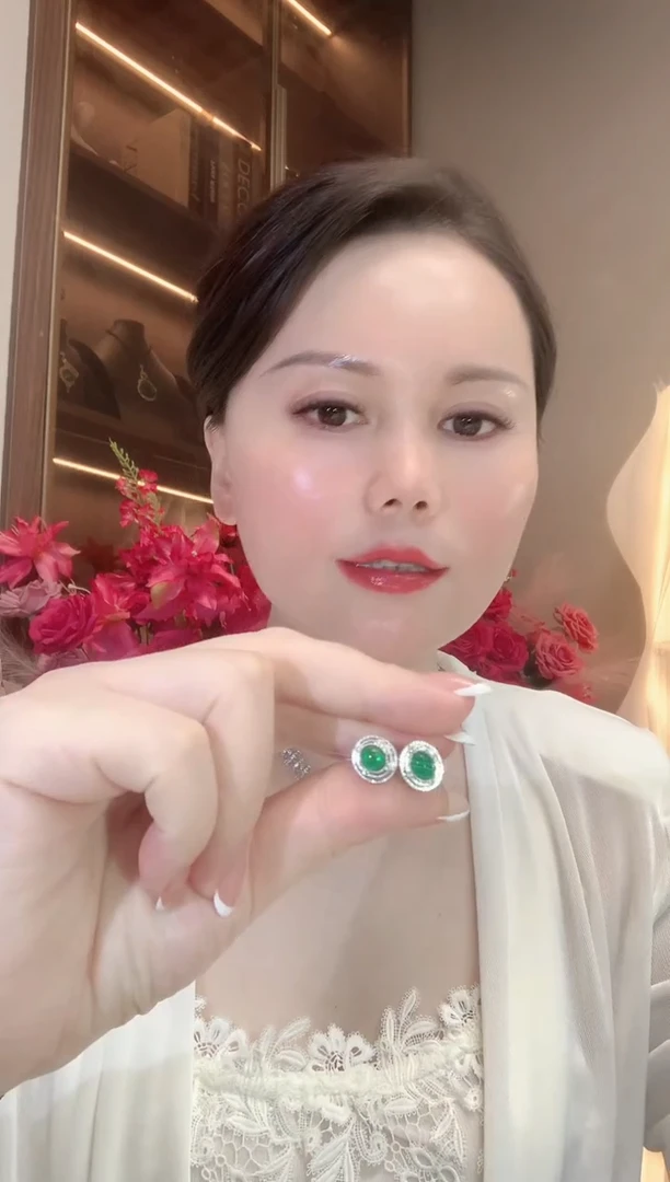 耳饰18K金镶嵌祖母绿A74