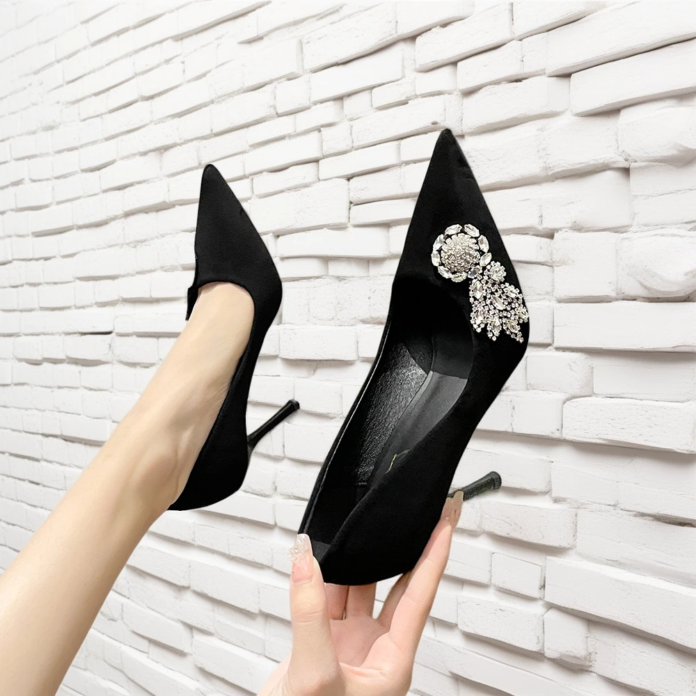 时尚水钻黑色高跟鞋女2025爆款秋冬气质绒面女士尖头细跟高跟女鞋