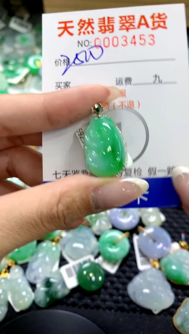 翡翠18K金镶嵌颈饰1111111111111111