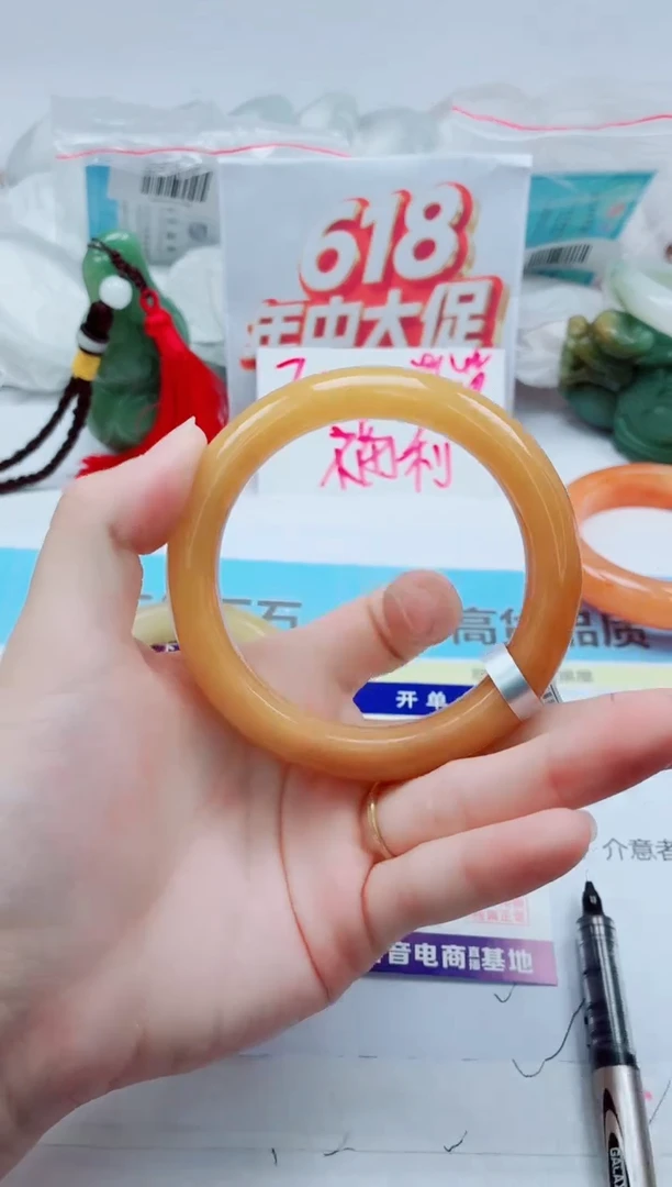 石英质玉手镯未镶嵌129/58.6