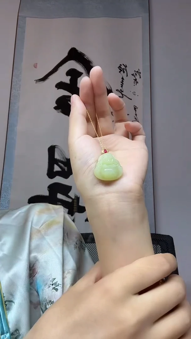 和田玉18K金镶嵌吊坠(不含链)宽约卡24厚约卡10高约卡24