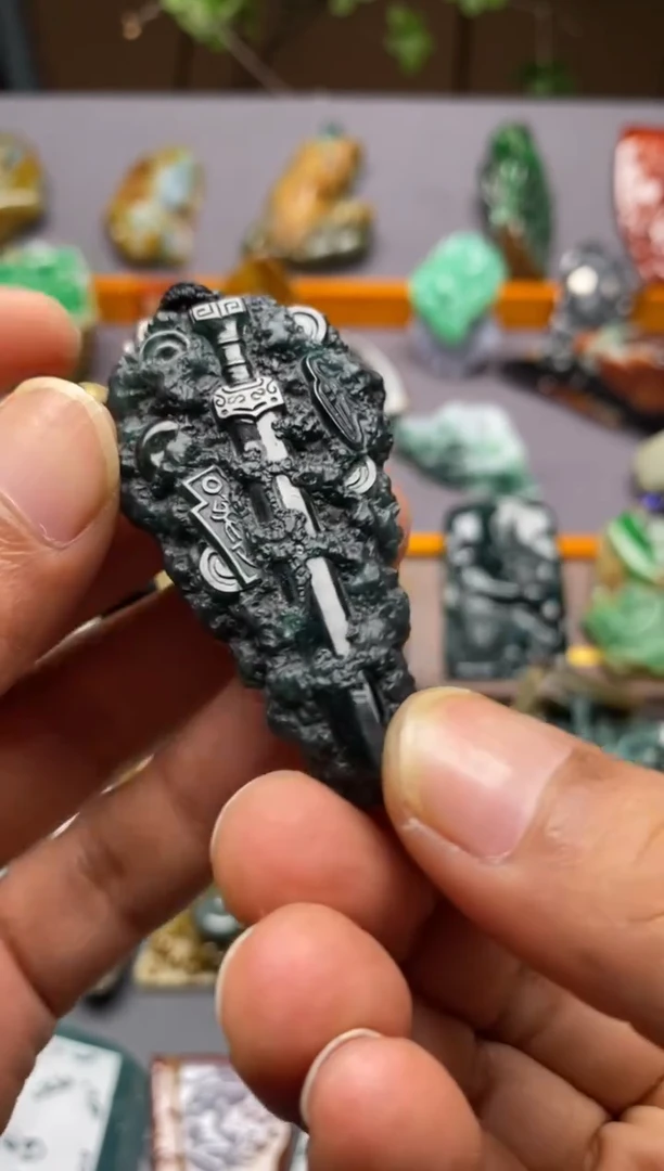 颈饰未镶嵌翡翠天行健