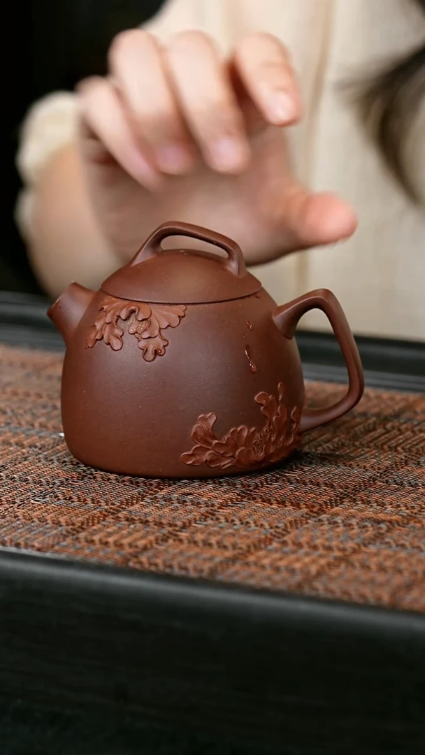 茶壶紫砂牡丹秦权 一物见春