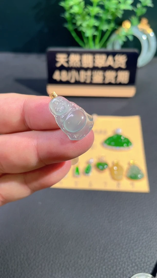 颈饰18K金镶嵌翡翠翡翠