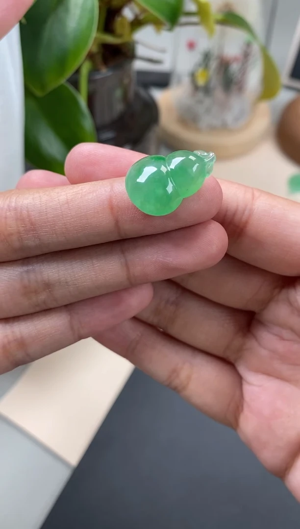 【闪购商品】翡翠颈饰未镶嵌翡翠绿葫芦