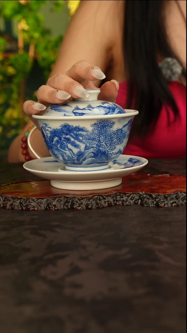 青花手绘山水三才盖碗
