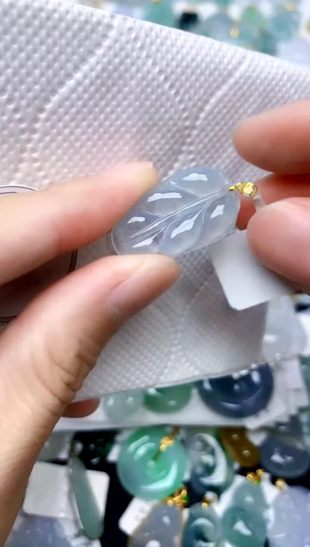 颈饰18K金镶嵌翡翠天然A货翡翠