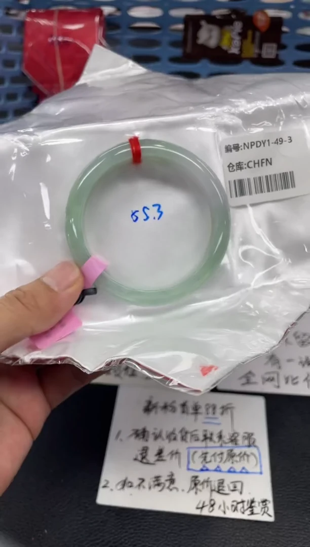 翡翠手镯未镶嵌?****･翡翠手镯