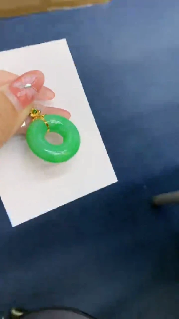 颈饰18K金镶嵌翡翠1