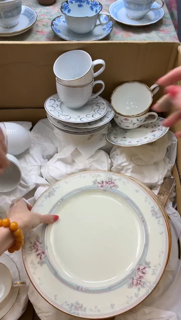 瓷片吃****饿       B933