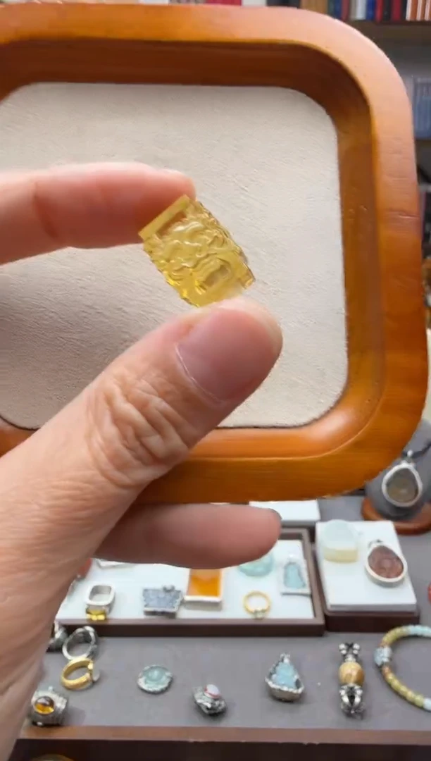 琥珀颈饰未镶嵌经书扣1