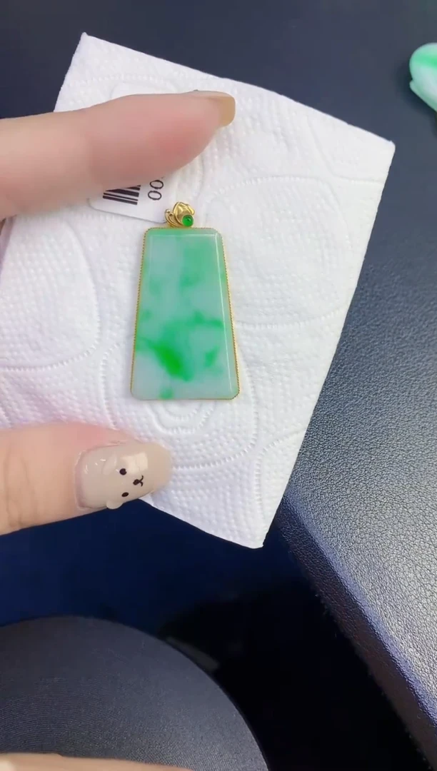 颈饰18K金镶嵌翡翠缅甸天然翡翠A货