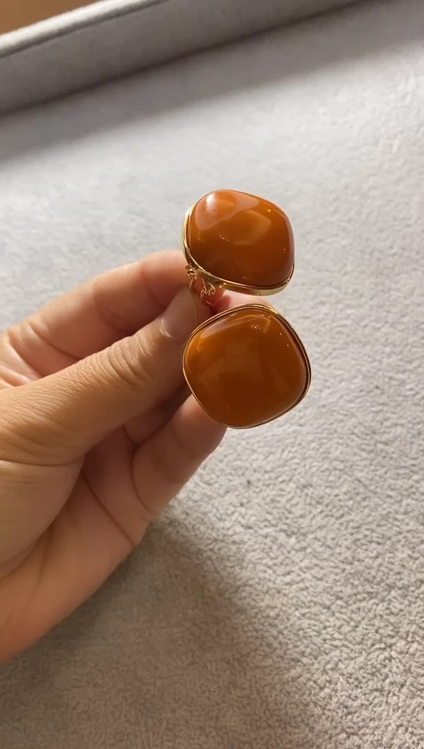 裸石琥珀未镶嵌耳钉