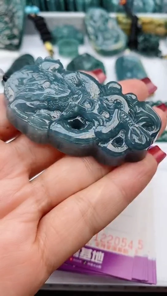 【闪购商品】翡翠颈饰未镶嵌            