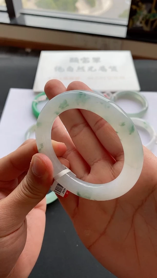 【闪购商品】翡翠手镯未镶嵌92号57.7*11.2*11.1圆条