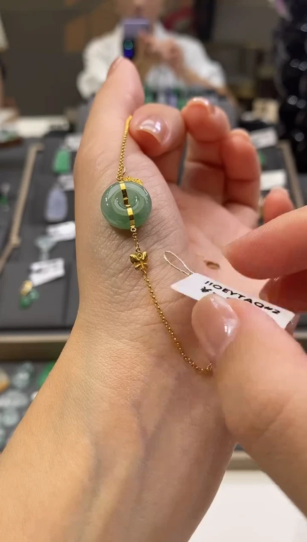 18K金镶嵌手链翡翠手链