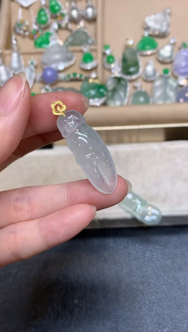 颈饰18K金镶嵌翡翠蟹钳【无服务费