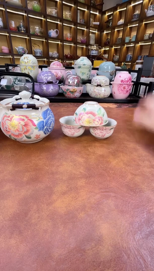 刺绣牡丹宝瓶旅行套装