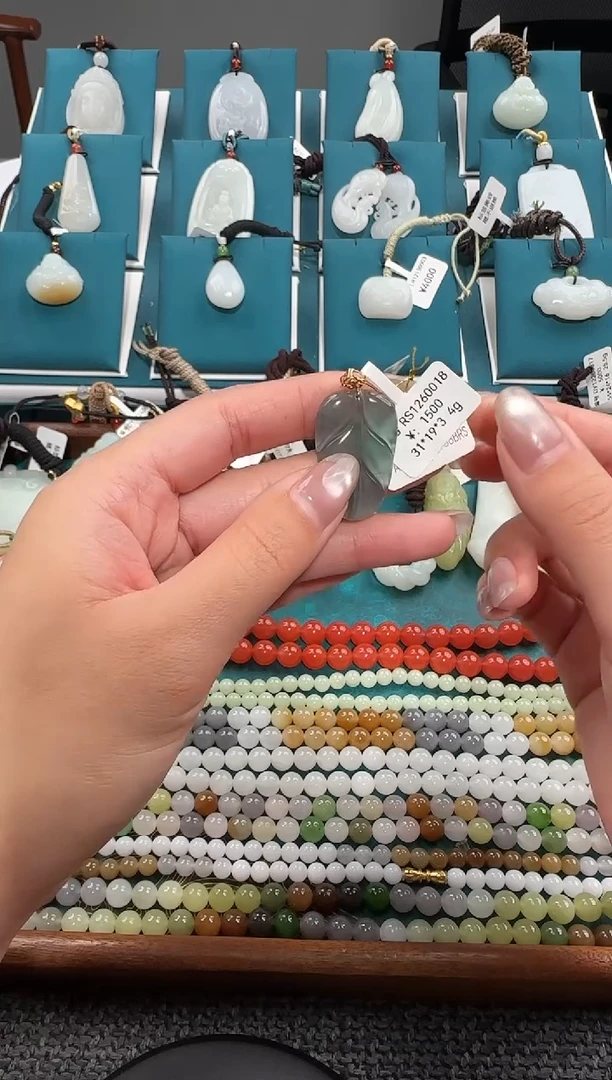 颈饰18K金镶嵌和田玉RS