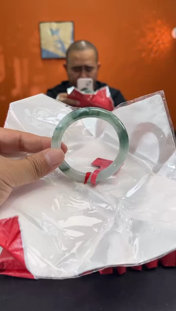 未镶嵌手镯翡翠4        圈口54