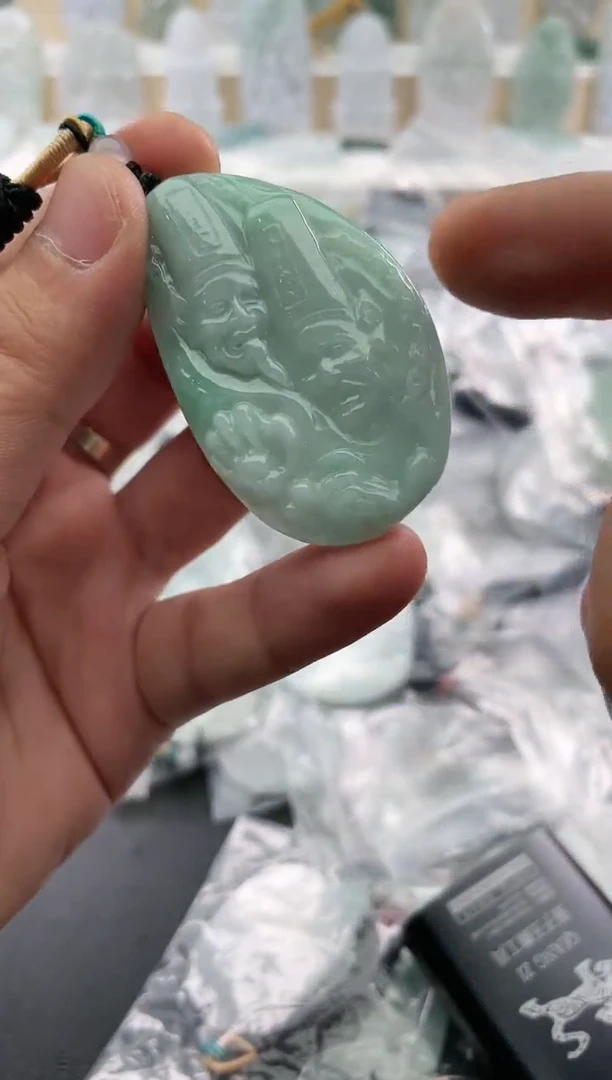 翡翠未镶嵌颈饰..../5/26/ 66