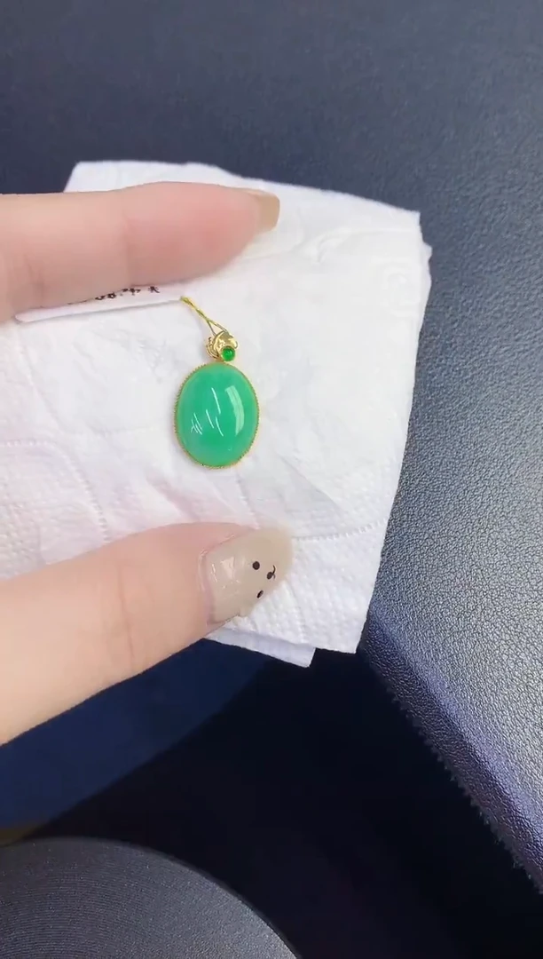 颈饰18K金镶嵌翡翠缅甸天然翡翠A货