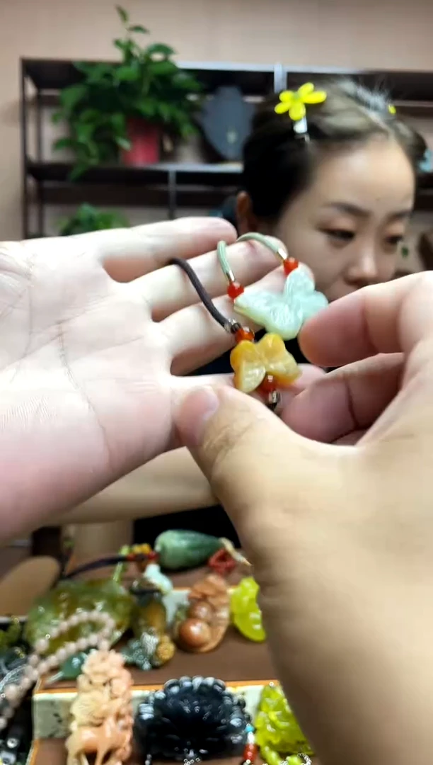 未镶嵌岫玉颈饰·
