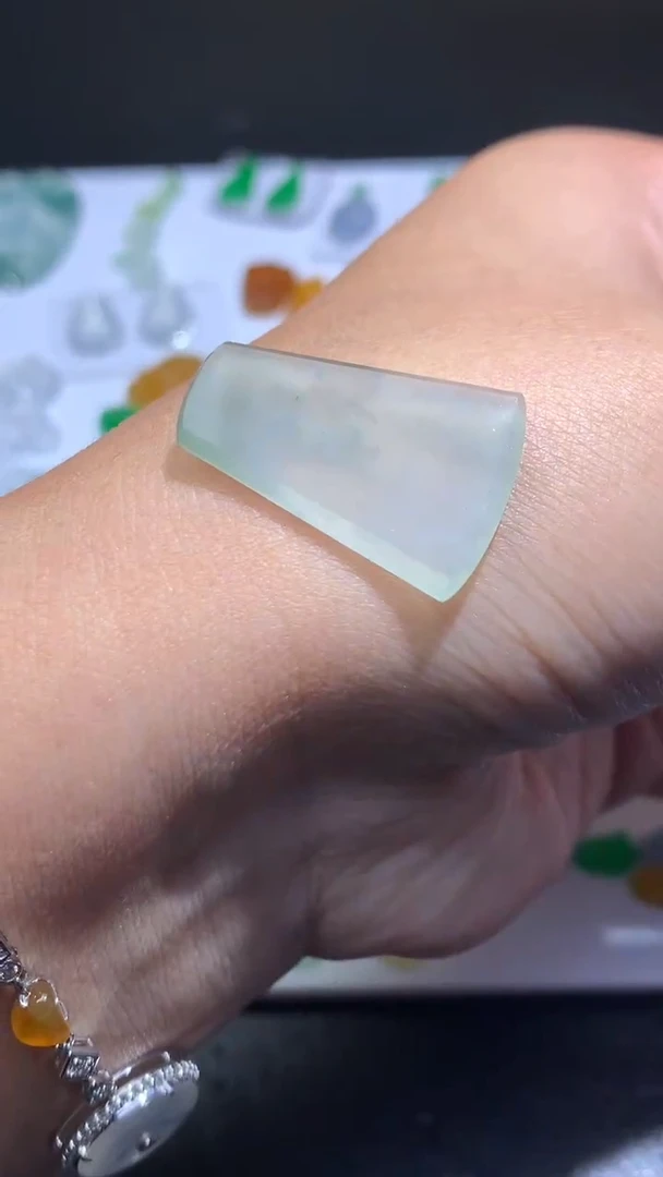 未镶嵌定制翡翠毛货