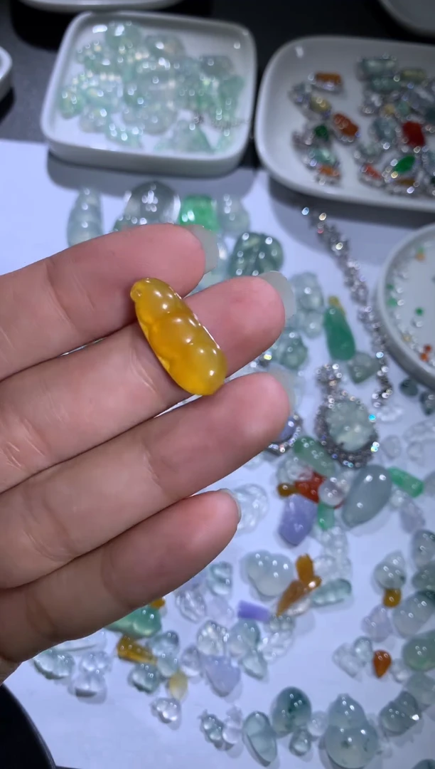 未镶嵌裸石翡翠冰黄豆子