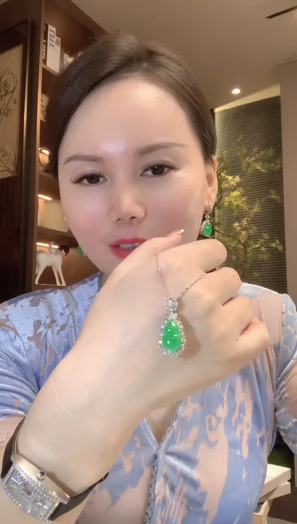 吊坠(不含链)18K金镶嵌翡翠C43